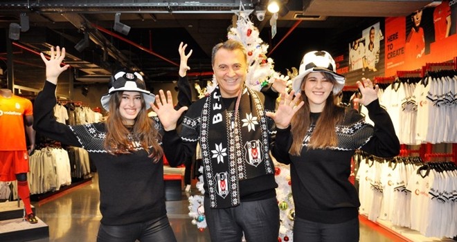 Fikret Orman ve kızlarından yeni yıl çekimi