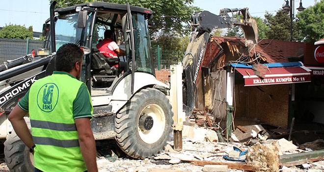 Ortaköy'de dükkanlar yıkılıyor