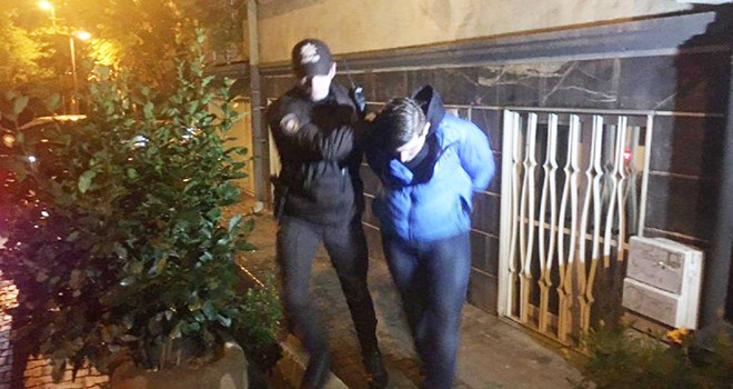 Şair Anday'ın heykelini yakan 4 kişi gözaltına alındı