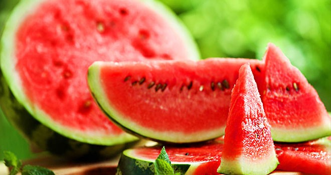 Karpuzun fiyatı yükselince dilimle satılmaya başlandı