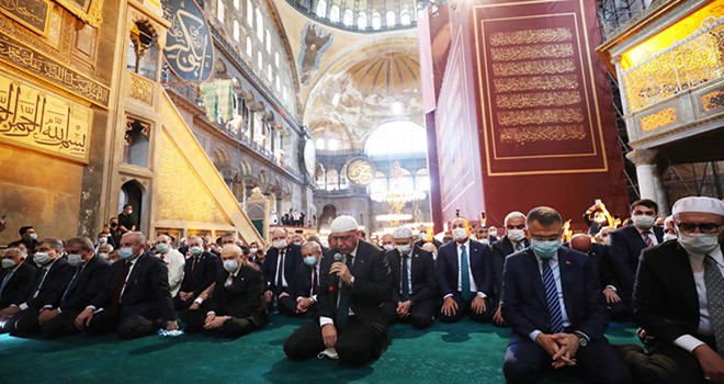 Cumhurbaşkanı Erdoğan Ayasofya'da Kur'an-ı Kerim okudu