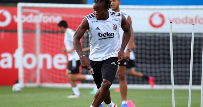 Tedavileri sürüyor