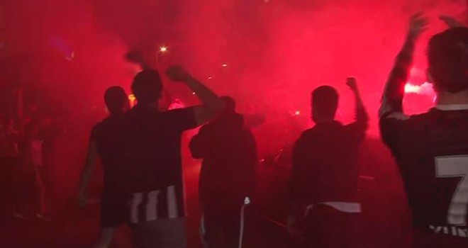 Beşiktaş Çarşı'da, taraftarlar şampiyonluğu böyle kutladı!..