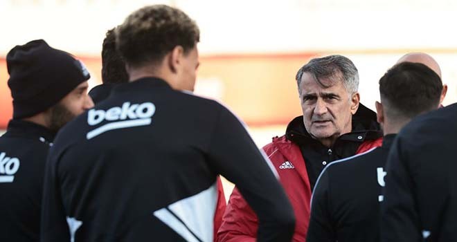 Beşiktaş’ta Şenol Güneş'ten futbolcularına fizik ve teknik çalışmaların yanı sıra psikolojik destek