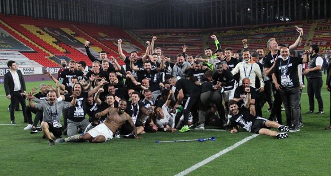 Beşiktaş duyurdu! Kupa töreni canlı yayınlanacak