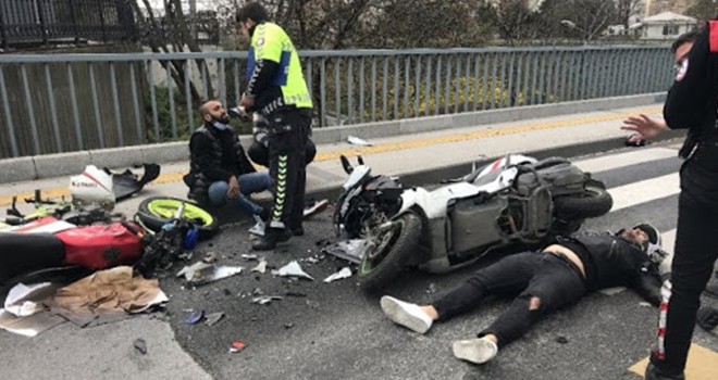 Beşiktaş'ta motosikletliler boş yolda çarpıştı