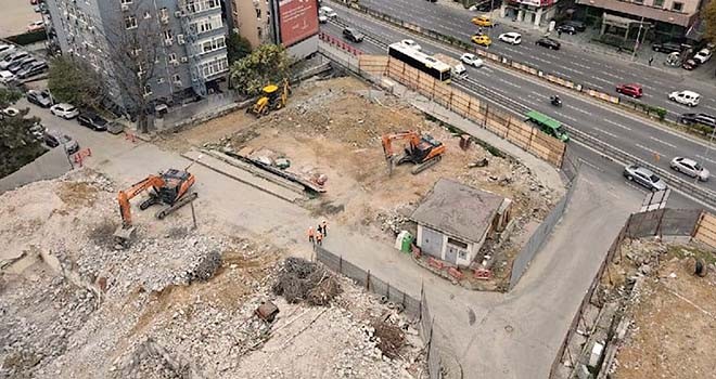 Beşiktaş’taki lüks inşaatta yol krizi!