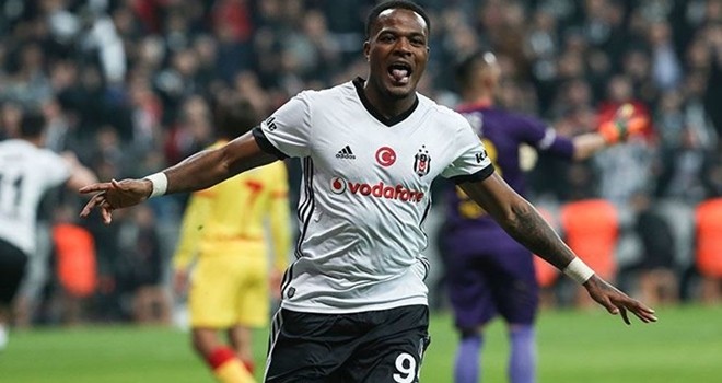 Cyle Larin, hedefim ilk 11 oyuncusu olmak