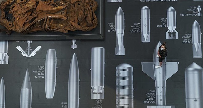 Ai Weiwei'den Londra'da Bombalar Tarihi Sergisi