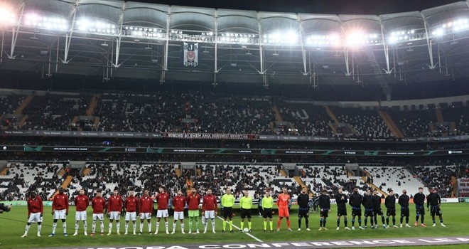 Beşiktaş - Club Brugge maçında taraftardan tepki!