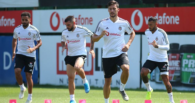 Ara vermeden çalışıyorlar