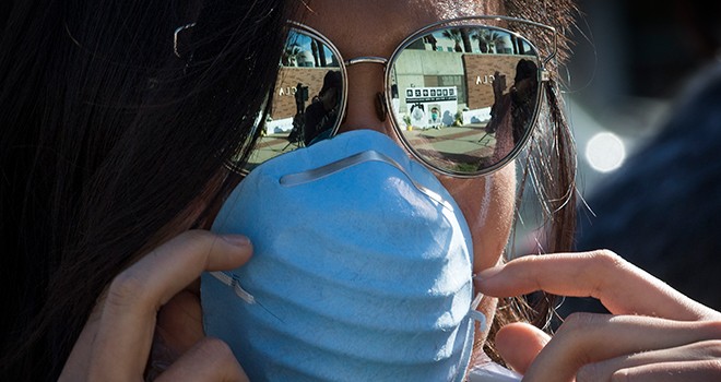 Koronavirüs'e karşı gözlük takmak