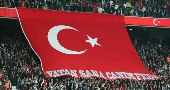 Vodafone Park'ta Türk ordusuna destek