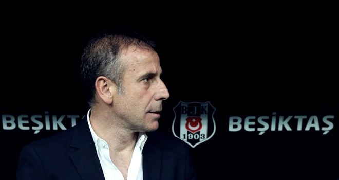 Abdullah Avcı, siyah-beyazlı oyunculardan kimlerle yola devam edecek?