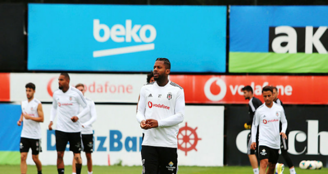 Sağ bek arayışları sürüyor