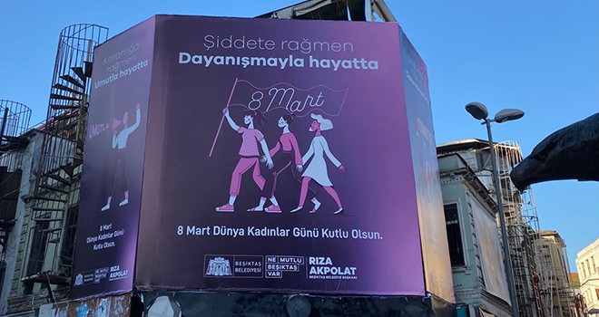 Beşiktaş’ın sokaklarına Kadınlar Gününe özel görseller yerleştirildi