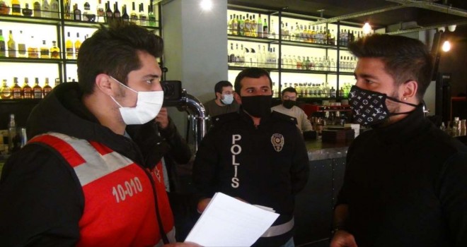 Beşiktaş'ta mesafeye uymayan masalar kaldırıldı