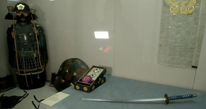 Sultan 2. Abdülhamid'e hediye edilen Japon Zırh Takımı sergilenmeye başlandı