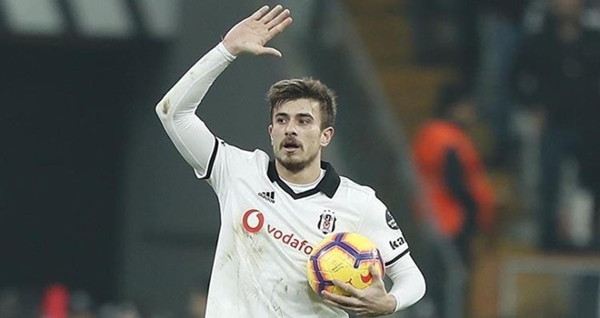 Yılın futbolcusu seçilen Dorukhan'a dev kupa