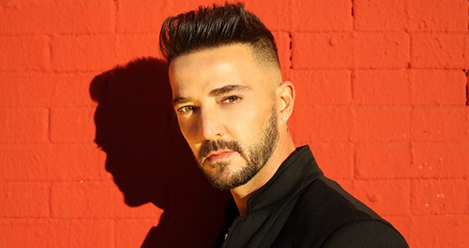 Gökhan Özen'in Bağrında şarkısına Hollywood bulvarında klip