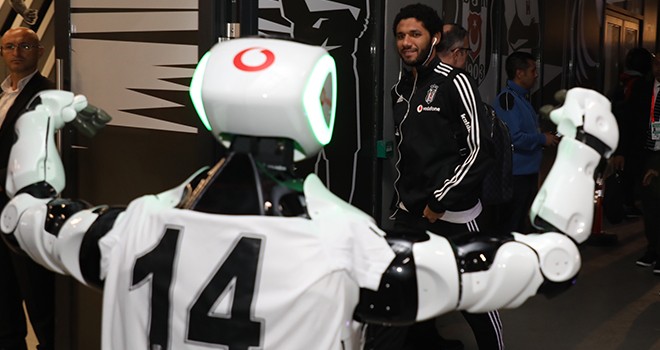 Derbi izleyen ilk robot