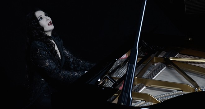 Rock müziğin güçlü seslerinden İdil Çağatay'dan Sonbahar