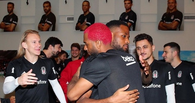 Antrenmandan önce kutlama