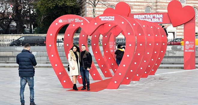 Sevgililer Beşiktaş'ta aşklarını tazeledi