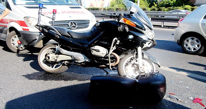 Trafik polisi yaptığı kazada yaralandı