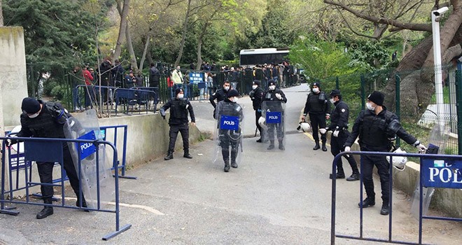 Beşiktaş'ta sosyal mesafeyi hiçe saydılar