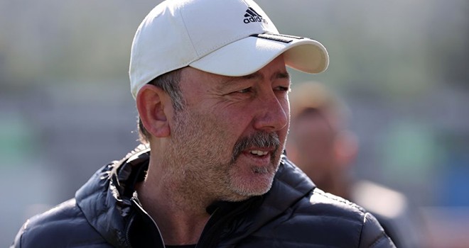 Sergen Yalçın'dan oyunculara hem uyarı hem moral