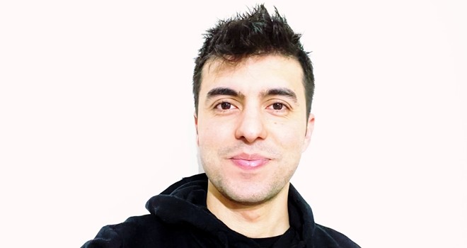 Efe Dikmen’den yeni şarkı: Boşver Geçer