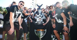 Şampiyon Beşiktaş'ın donanması Boğaz'a çıktı