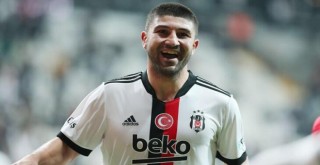 Larin yerine girdi maçı çevirdi