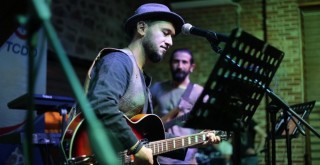 Erinç’ten bir iç hesaplaşma şarkısı: KARALAR