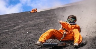 Son dönemlerin çılgın sporu volkan sörfü