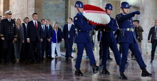 İBB Başkanı Ekrem İmamoğlu, 26 ilçe belediye başkanıyla birlikte Anıtkabir’i ziyaret etti!