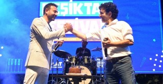 Beşiktaş Festivali'nde büyük sürpriz! Genç Başkan sahnede türkü söyledi