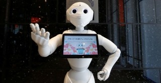 Otellerde robot personeller göreve başladı