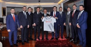 Ahmet Nur Çebi’den Türk Hava Yolları Yönetim Kurulu Başkanı M. İlker Aycı’ya ziyaret