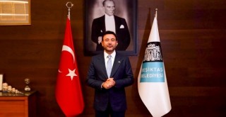 Beşiktaş Belediye Başkanı Rıza Akpolat'tan yeni yıl kutlaması!