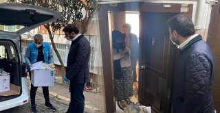Başkan Akpolat vatandaşlara yardımları bizzat ulaştırdı