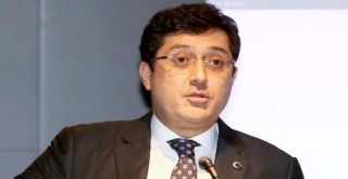 İstifa etti, televizyonda da suçladı.