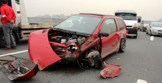 Beşiktaş TEM Otoyolu’nda feci kaza, 4 yaralı