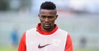 Beşiktaş Mensah'tan vazgeçti