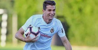 Beşiktaş ile Necip Uysal yola devam ediyor