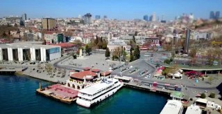 Boş kalan meydanlar havadan görüntülendi