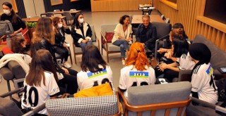 Koruncuk Vakfı’nın himayesindeki kız çocukları Vodafone Park'ta ağırlandı