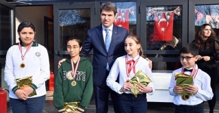 ÖZEL HABER: Beşiktaş Kaymakamı Önder Bakan'dan öğrencilere: Başarmak için mücadeleden asla vazgeçmeyin
