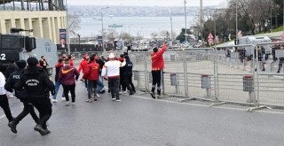 Dolmabahçe'de taraftarlar arasında gerginlik!